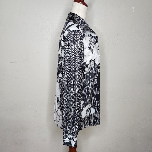 Vintage 1070s Liberty House of Hawaii Black and White Floral Button Down Blouse - Picture 7 of 9